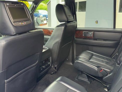 Used 2017 Lincoln Navigator Select AWD/4WD image 11