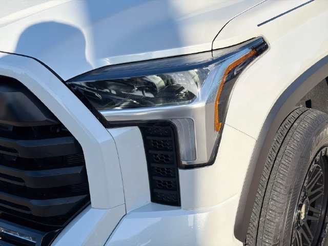 Used 2025 Toyota Tundra Limited AWD/4WD image 9