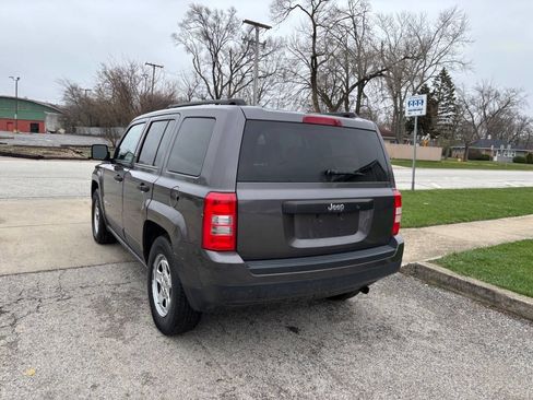 Used 2015 Jeep Patriot Sport image 14