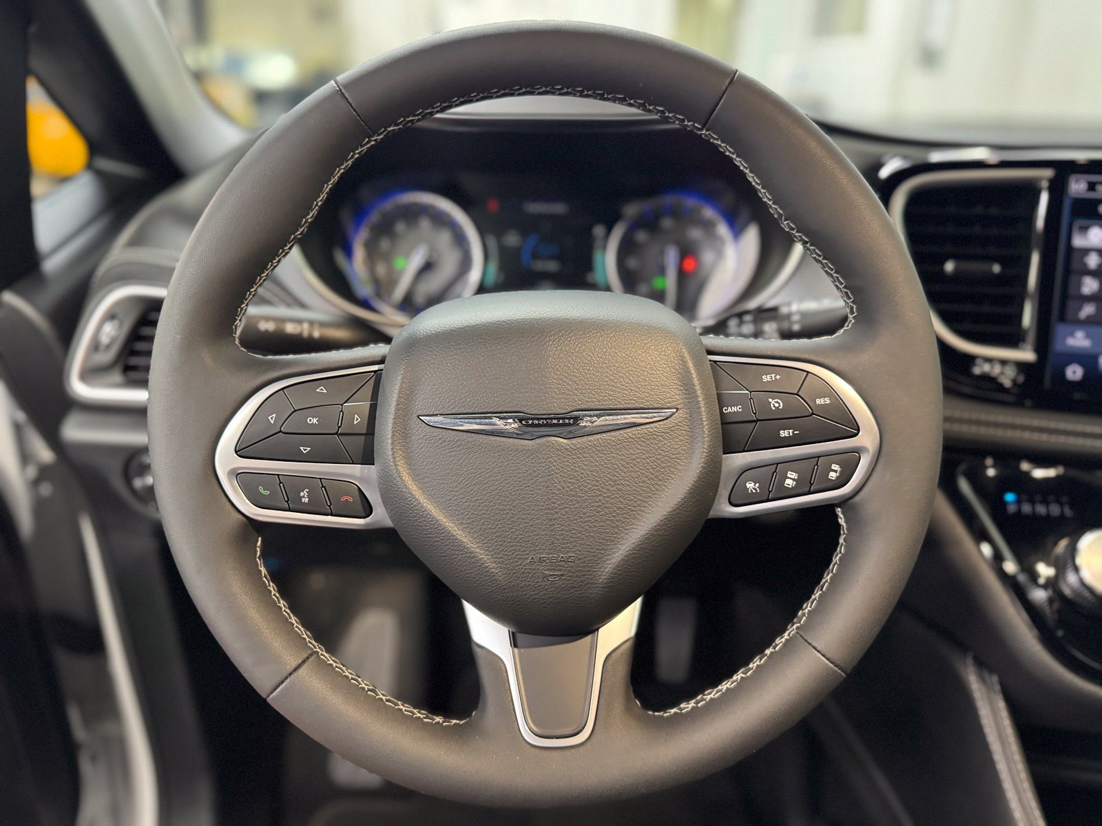 Used 2026 Chrysler Pacifica Limited AWD/4WD image 23
