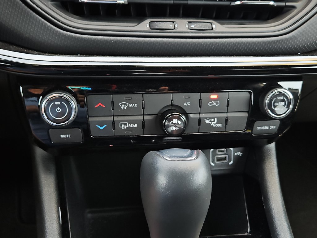 Used 2026 Jeep Compass Latitude AWD/4WD image 27
