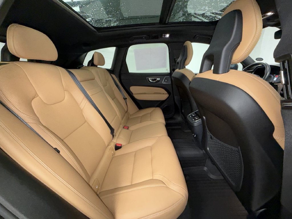 Used 2018 Volvo XC60 T6 Inscription w/ Luxury Seat Package AWD/4WD image 17