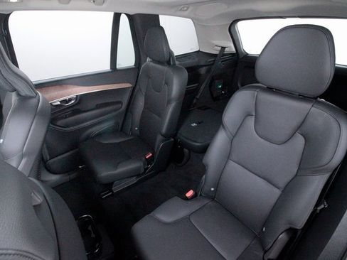 Certified 2025 Volvo XC90 T8 Plus w/ Protection Package Premier image 27