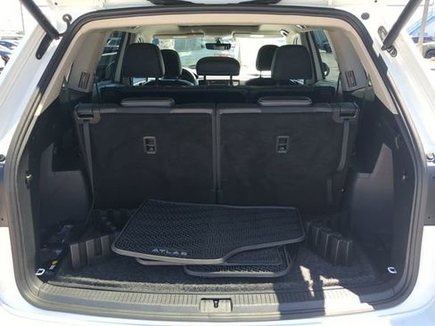 Certified 2023 Volkswagen Atlas SE w/ Panoramic Sunroof Package image 9