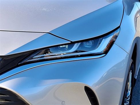 Certified 2024 Toyota Venza XLE image 9