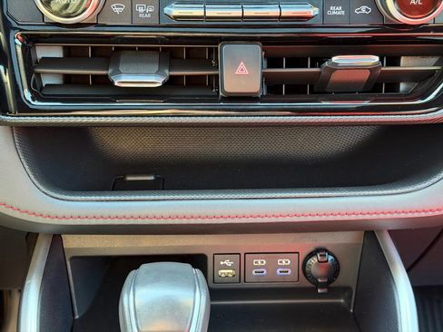 Used 2022 Toyota Highlander XSE AWD/4WD image 21