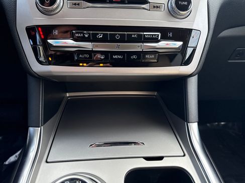 Used 2020 Ford Explorer XLT w/ Equipment Group 202A image 19