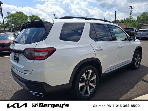 Used 2023 Honda Pilot Touring image 5