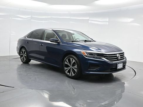 Used 2022 Volkswagen Passat 2.0T SE FWD image 31