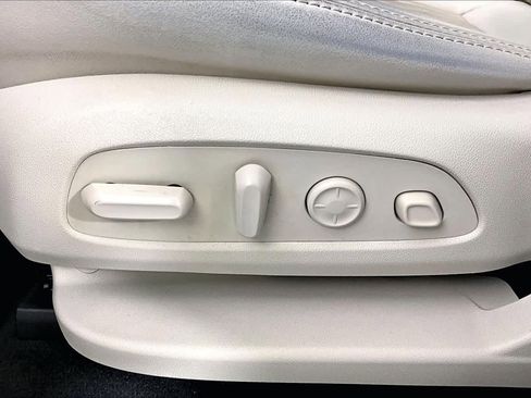 Certified 2022 Buick Enclave Avenir w/ Avenir Technology Package image 34