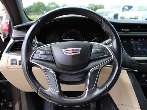 Used 2019 Cadillac XT5 FWD image 20