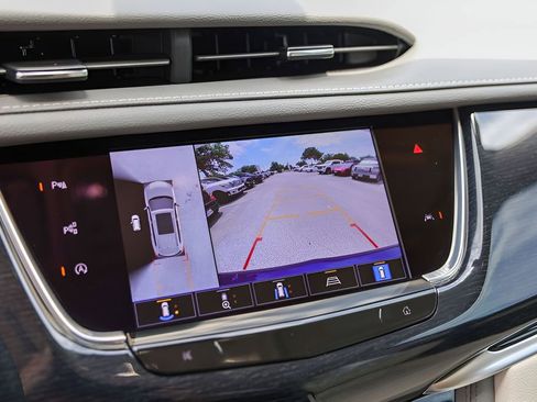 Certified 2025 Cadillac XT6 Premium Luxury w/ Technology Package FWD image 17