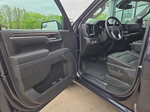 Used 2025 GMC Sierra 1500 SLT AWD/4WD image 42