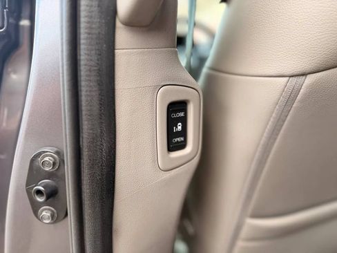 Used 2014 Honda Odyssey EX-L image 27