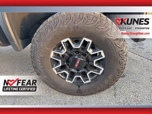 Used 2024 GMC Sierra 2500 AT4X image 18