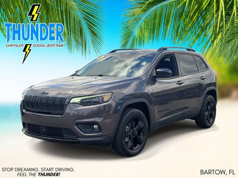 Used 2023 Jeep Cherokee Altitude Lux AWD/4WD image 2