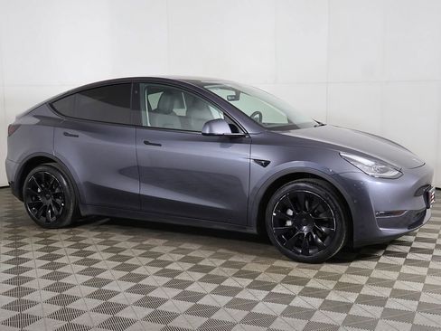 Used 2022 Tesla Model Y Long Range AWD/4WD image 15