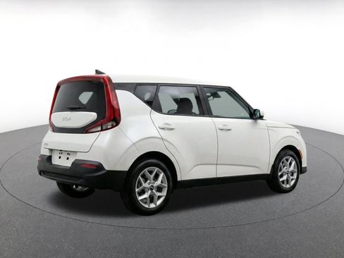 Used 2025 Kia Soul LX w/ LX Technology Package FWD image 9