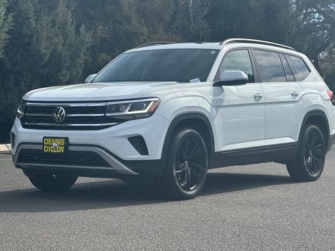 Used 2023 Volkswagen Atlas SE w/ Panoramic Sunroof Package image 8