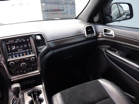 Used 2018 Jeep Grand Cherokee Altitude image 13