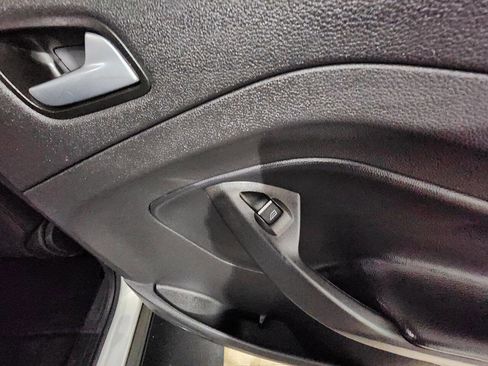 Used 2019 Ford Escape SEL image 18