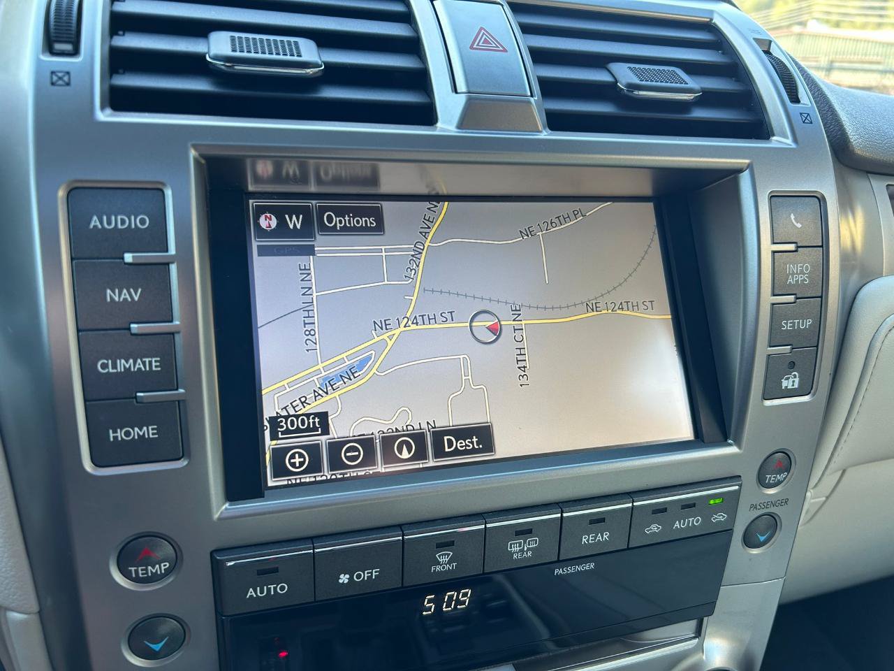 Used 2017 Lexus GX 460 Premium w/ Premium Package AWD/4WD image 21