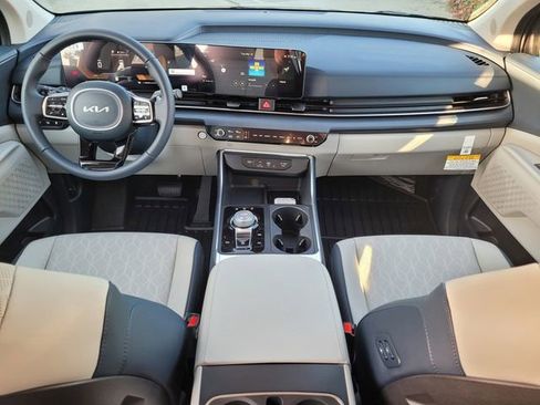 New 2026 Kia Carnival EX image 8