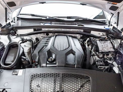 Certified 2025 Porsche Macan image 32