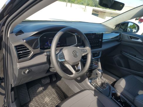 New 2025 Volkswagen Taos SE image 16