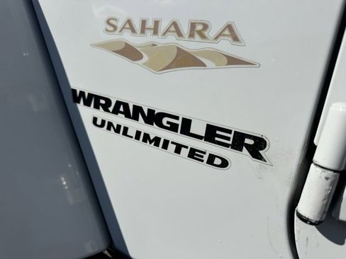 Used 2015 Jeep Wrangler Unlimited Sahara w/ Connectivity Group image 9