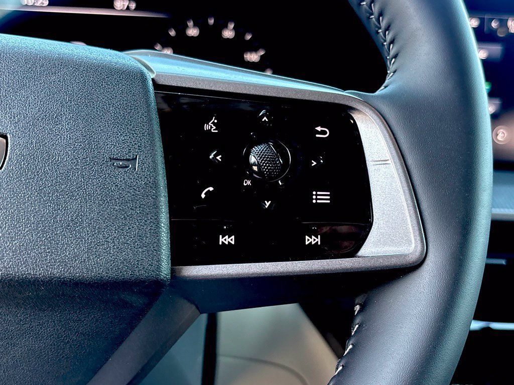 Certified 2025 Nissan Murano SV FWD image 16