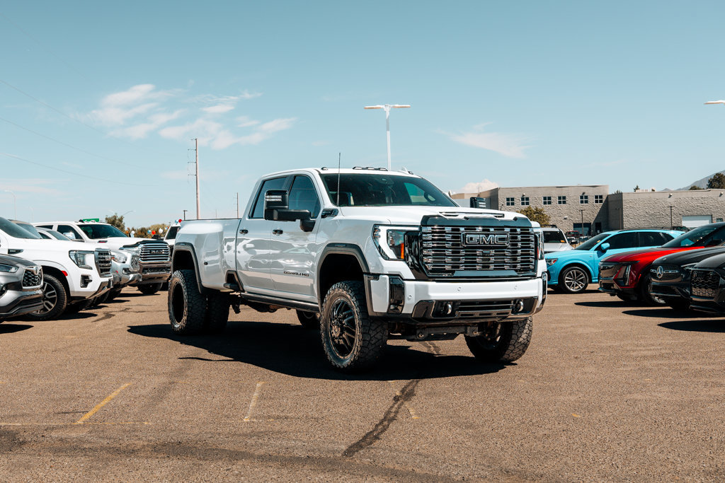Used 2026 GMC Sierra 3500 Denali Ultimate w/ LPO, Black Badging Package AWD/4WD image 1