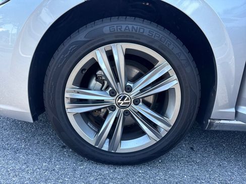 Certified 2023 Volkswagen Jetta SE w/ Panoramic Sunroof Package FWD image 27