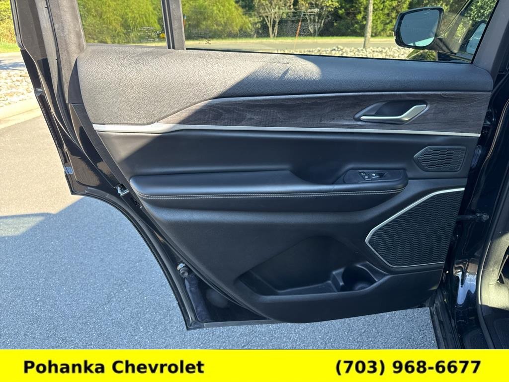 Used 2021 Jeep Grand Cherokee L Limited AWD/4WD image 23
