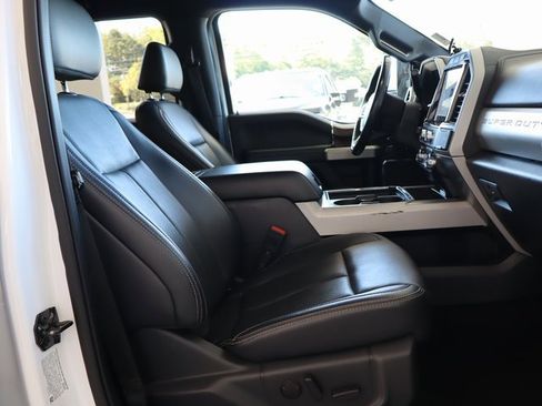 Used 2022 Ford F250 Lariat w/ Black Appearance Package image 52