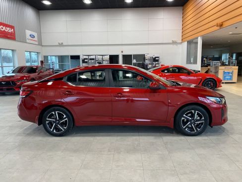 Used 2025 Nissan Sentra SV image 6