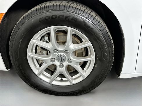 Used 2023 Chrysler Voyager LX FWD image 31