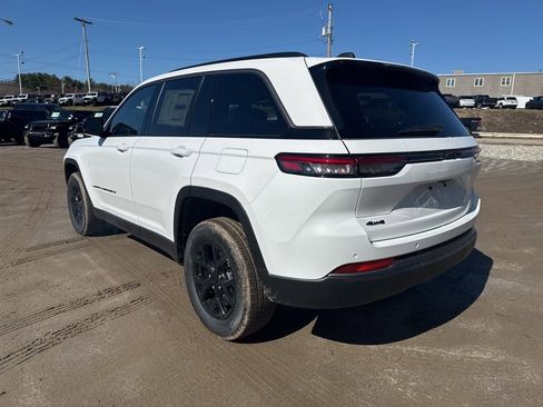 New 2026 Jeep Grand Cherokee Altitude AWD/4WD image 3