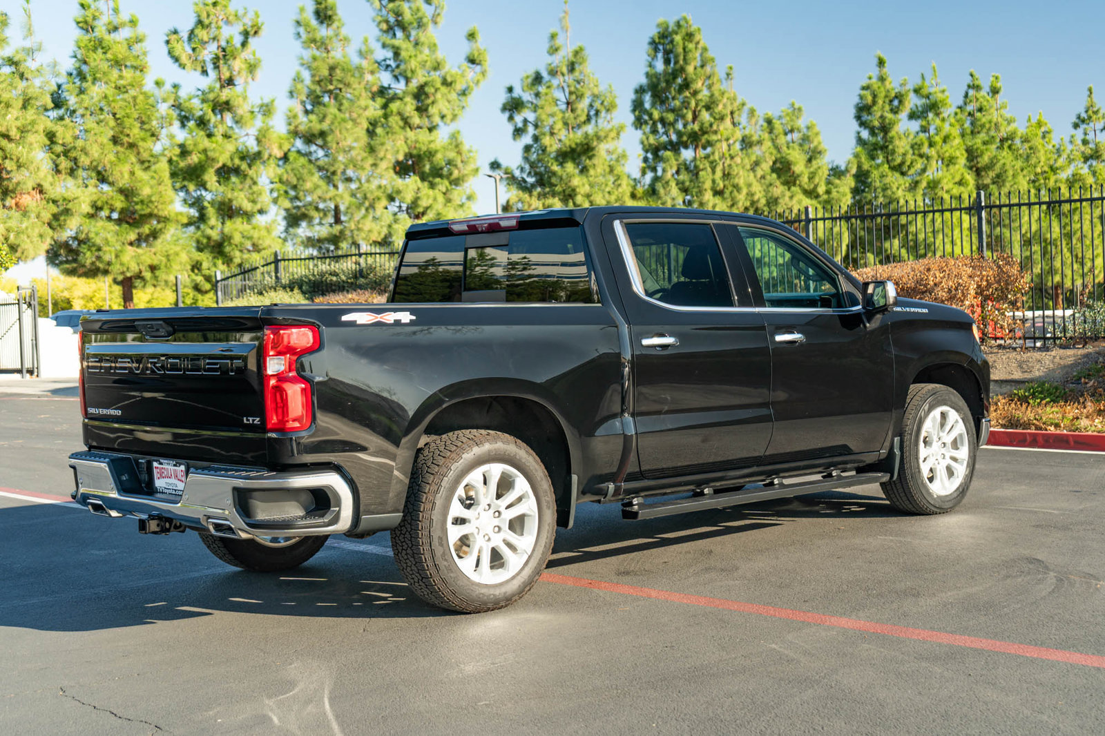 Used 2023 Chevrolet Silverado 1500 LTZ w/ Technology Package AWD/4WD image 11