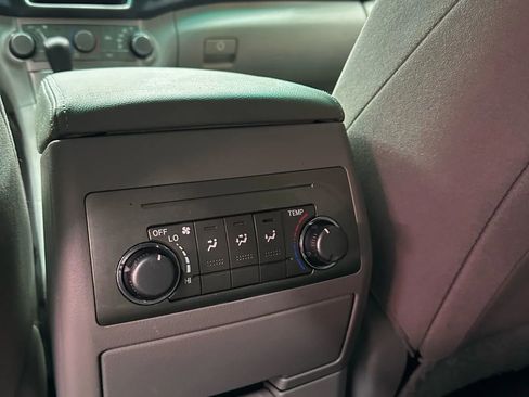Used 2013 Toyota Highlander FWD image 22