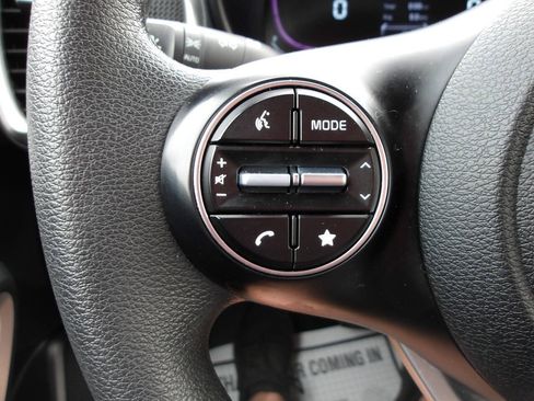 Used 2023 Kia Soul LX w/ LX Technology Package FWD image 16