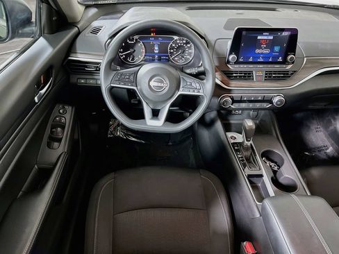 Used 2025 Nissan Altima 2.5 SV FWD image 19