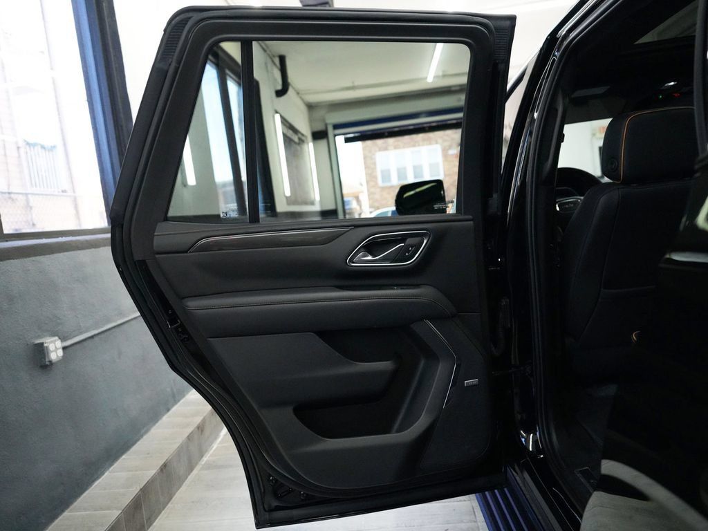 Used 2023 GMC Yukon AT4 AWD/4WD image 13