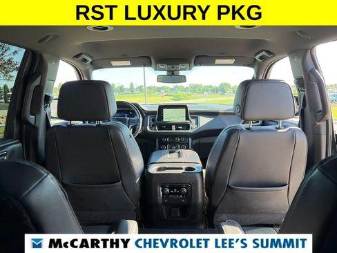 Used 2022 Chevrolet Suburban RST w/ Luxury Package AWD/4WD image 39