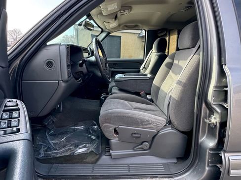 Used 2007 Chevrolet Silverado 1500 LT w/ Crew Cab Value Package image 16