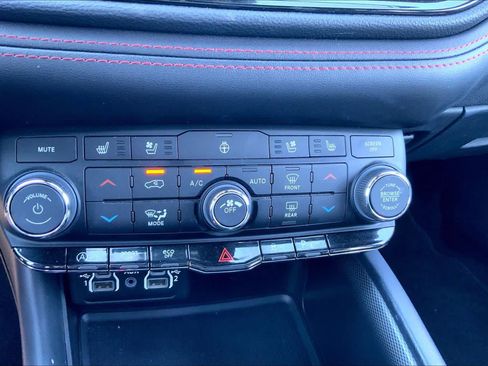 Used 2023 Dodge Durango GT RWD image 15