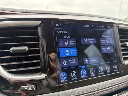 Used 2017 Chrysler Pacifica Limited image 37