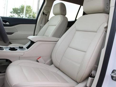 Used 2022 GMC Acadia Denali w/ Denali Technology Package FWD image 25