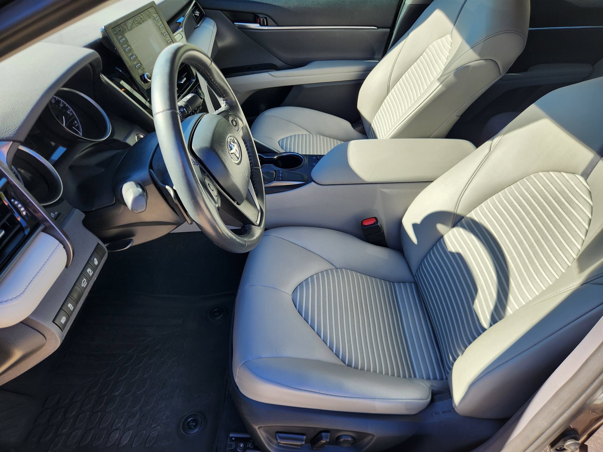 Used 2024 Toyota Camry SE w/ Cold Weather Package FWD image 9