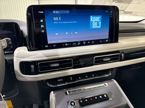 New 2026 Lincoln Aviator 2WD image 17